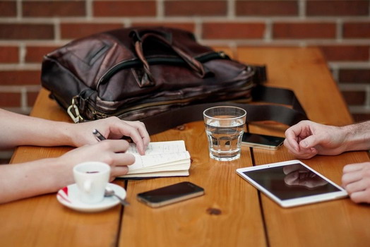 爱上海：Expand brand influence and market share